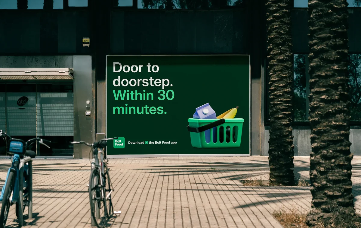 Bolt Food-billboard: 'Door to doorstep. Within 30 minutes.'