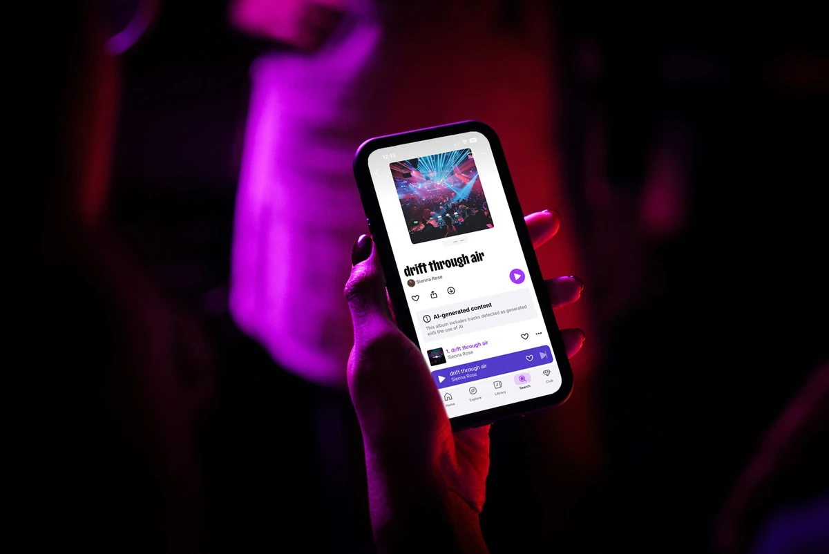 Deezer app on a phone in magenta light
