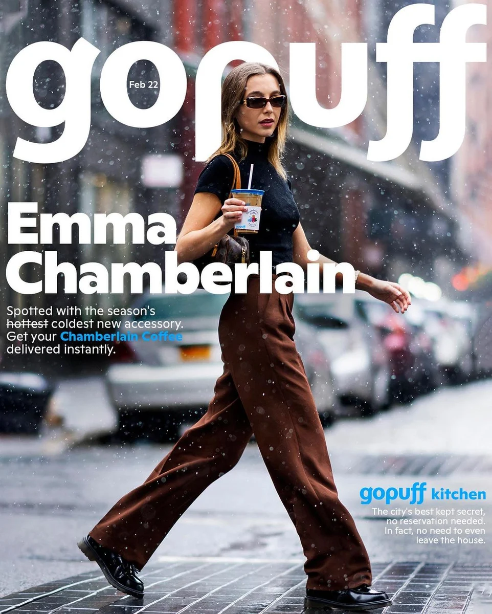 Gopuff-campagneposter met Emma Chamberlain