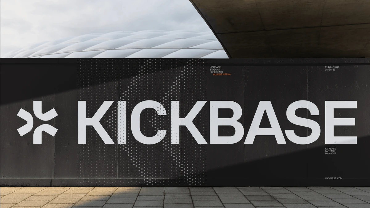 Kickbase-asterisklogo op een zwarte banner