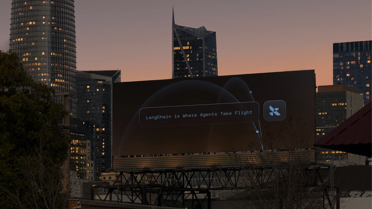 LangChain-billboard op een gebouw in de schemering