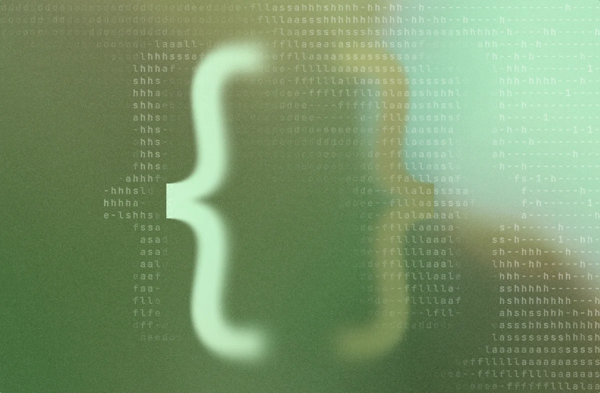 Een grote witte accolade tegen een groenige, vage achtergrond met rijen kleine, lichte letters en symbolen over het beeld verspreid.