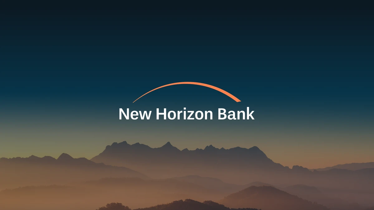 New Horizon Bank-logo boven een schemerige berghorizon