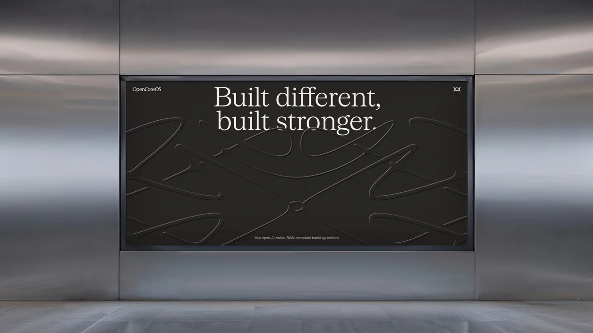 'Built different, built stronger.' op een render van een stalen wand
