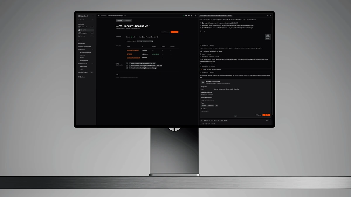 OpenCoreOS-interface op een monitor in donkere modus