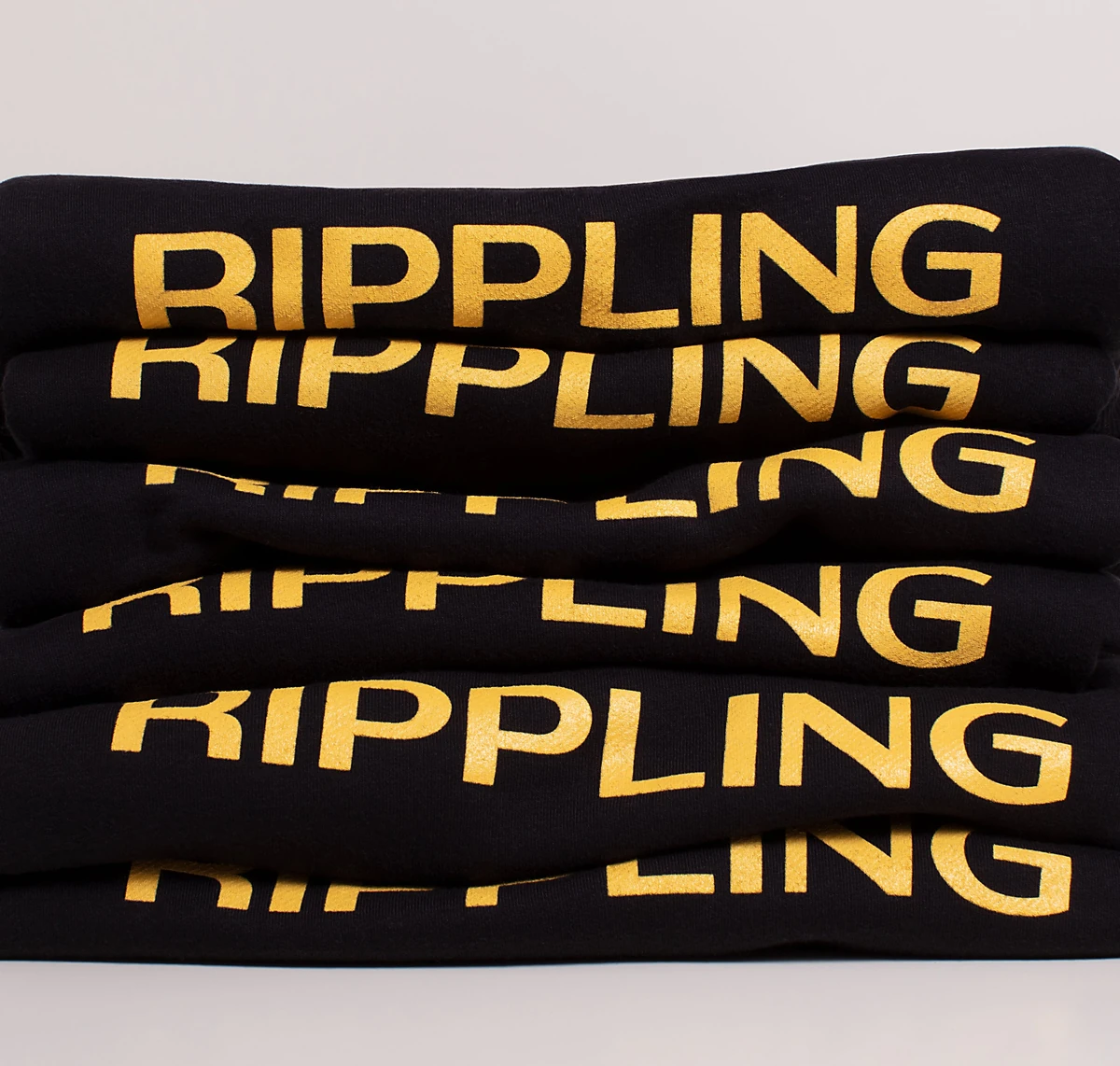 Herhaalde Rippling-woordmerken op een zwarte banner