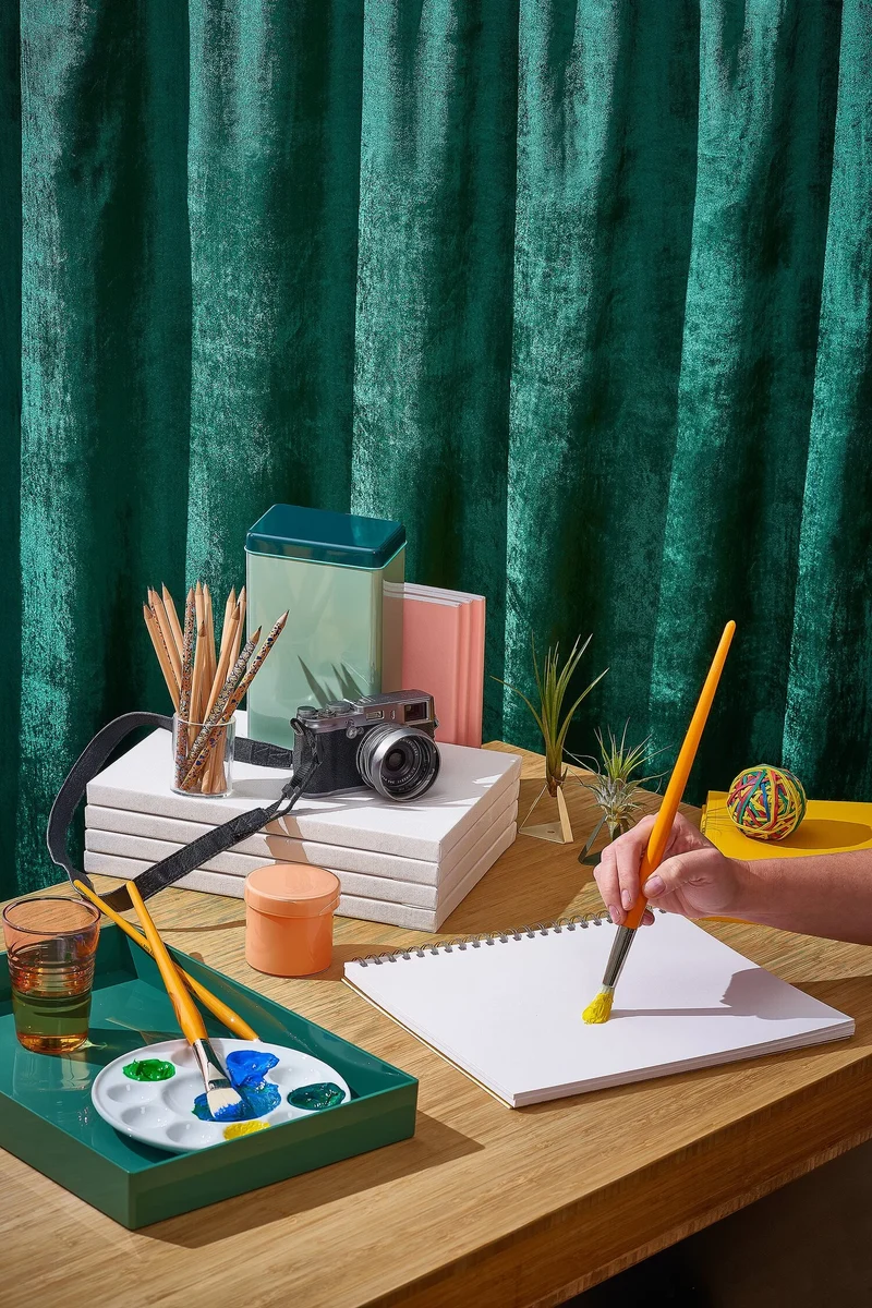 Skillshare-productfoto op een groene gestructureerde achtergrond