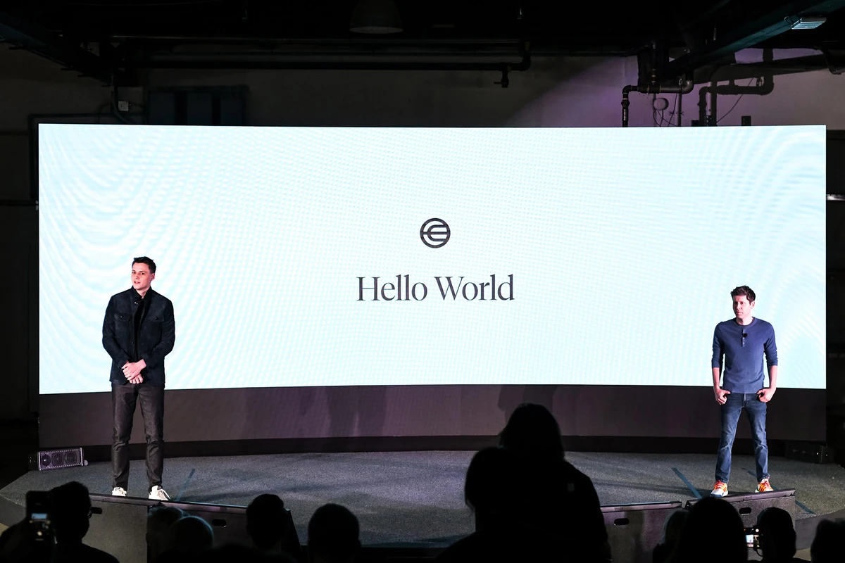 Podium van het lanceringsevent van World: 'Hello World'